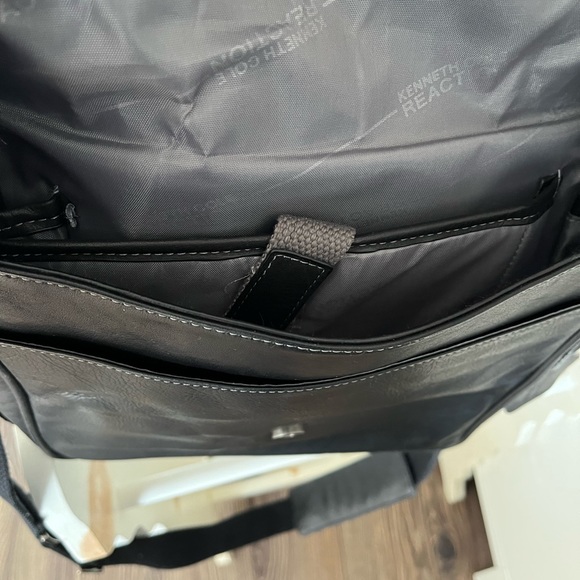 Cross Body Bag - Picture 5 of 5